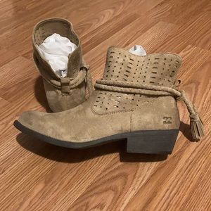 billabong ankle boots.